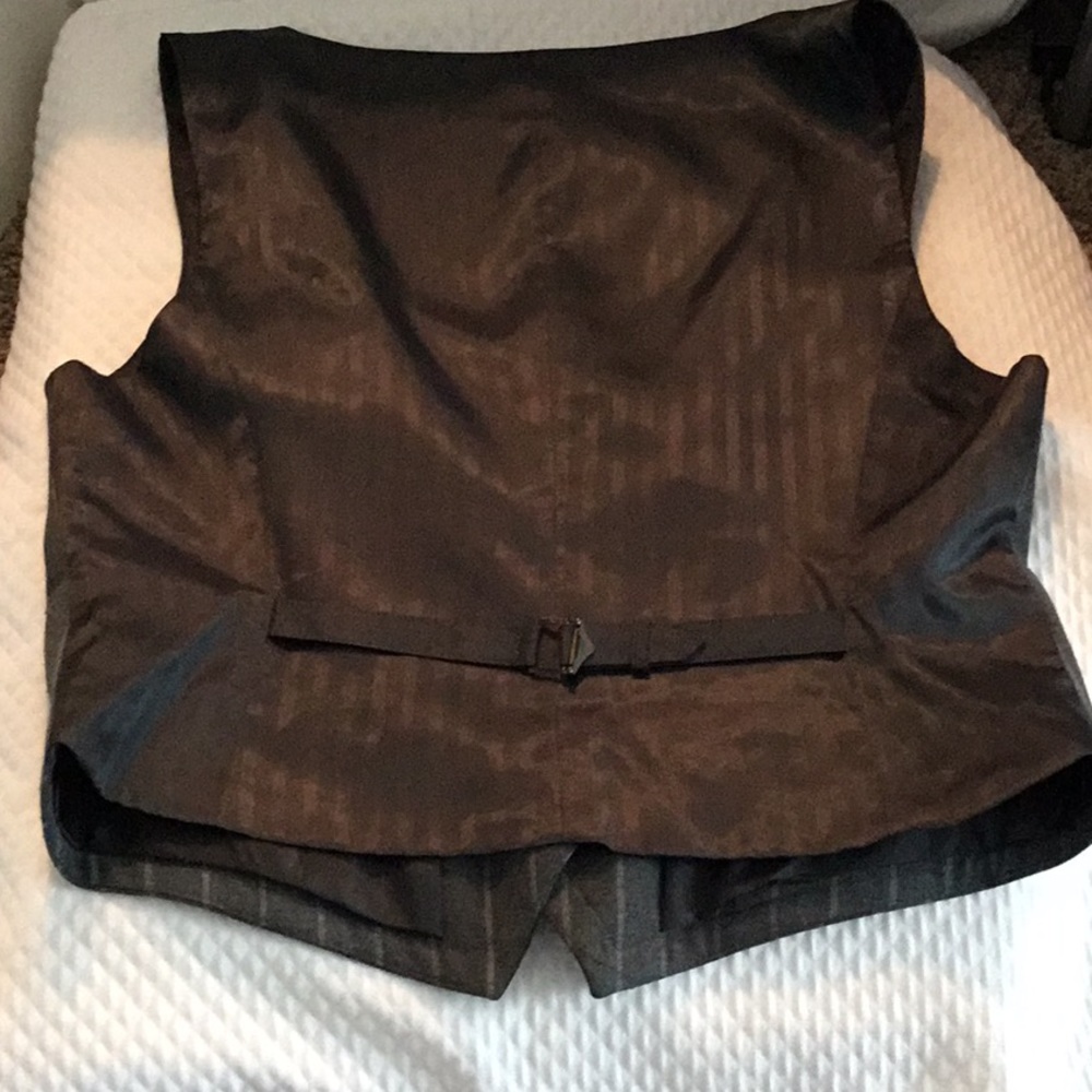 Vest - Picture 6 of 11